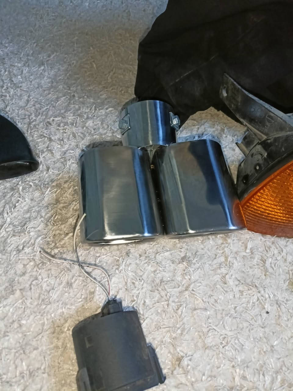 به ناوي خواي گه وره و ميهربان
ئه م ئه شيانه هه يه هي bmw E34 بخوا هه مووي بيلادييه 
به تاك نايفروشم هه مووي افروشم *********** 
سعر ....٢٥٠ هه زاره بيلاي نه بوو نه ته وێت ....له سه ر ده سی ئه دمین گیان....
