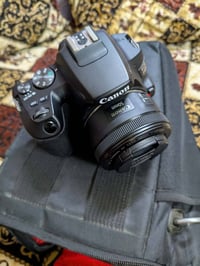 كانون 250D • عدسة 50mm • ملحقات كاملة