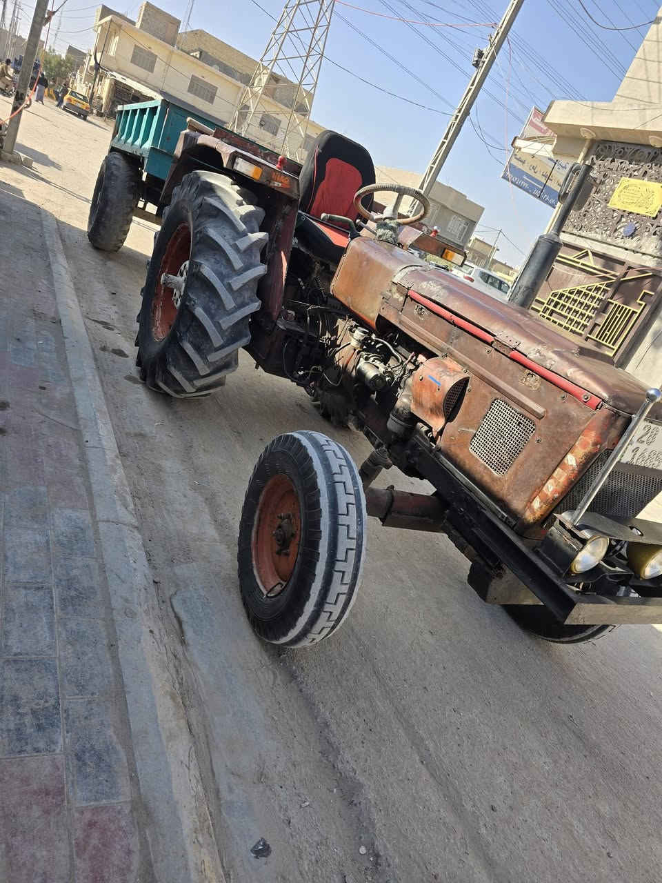 سلام عليكم مكينه عنتر موديل 78 تخم تاير السعر 8500  رقم راعيه ***********
