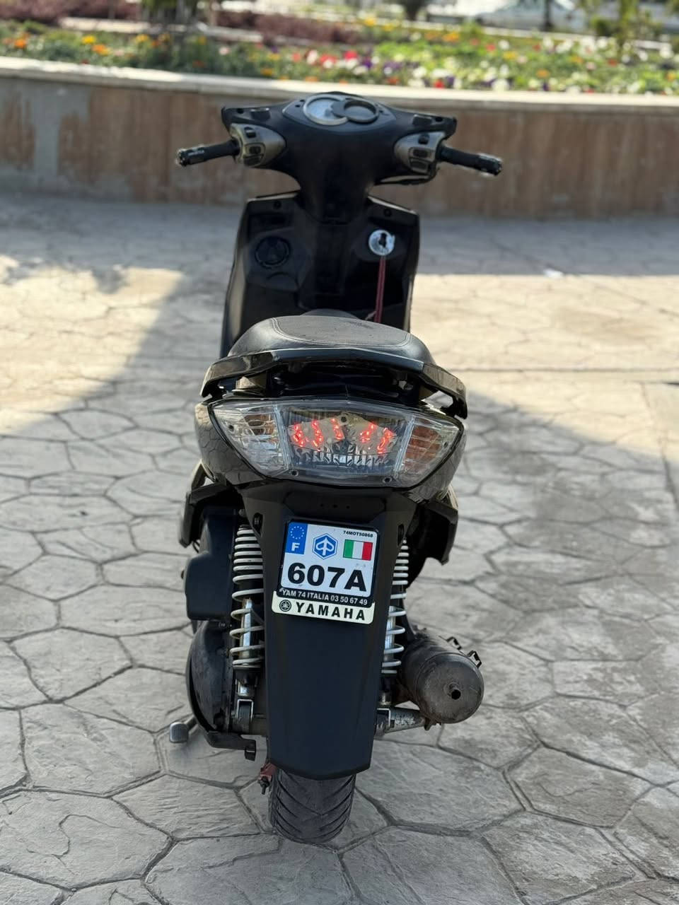 السلام عليكم دراجه سكنس فحل للبيع دراجه كدامكم وبلحقيقه بعد انضف ودراجه امانه الله علا ايدي مال بيت كلشي شغال بيها  المكان بغداد العامريه سعرها 650 وبيها مجال رقم الهاتف*********** والشراي بي خير ويدلل
