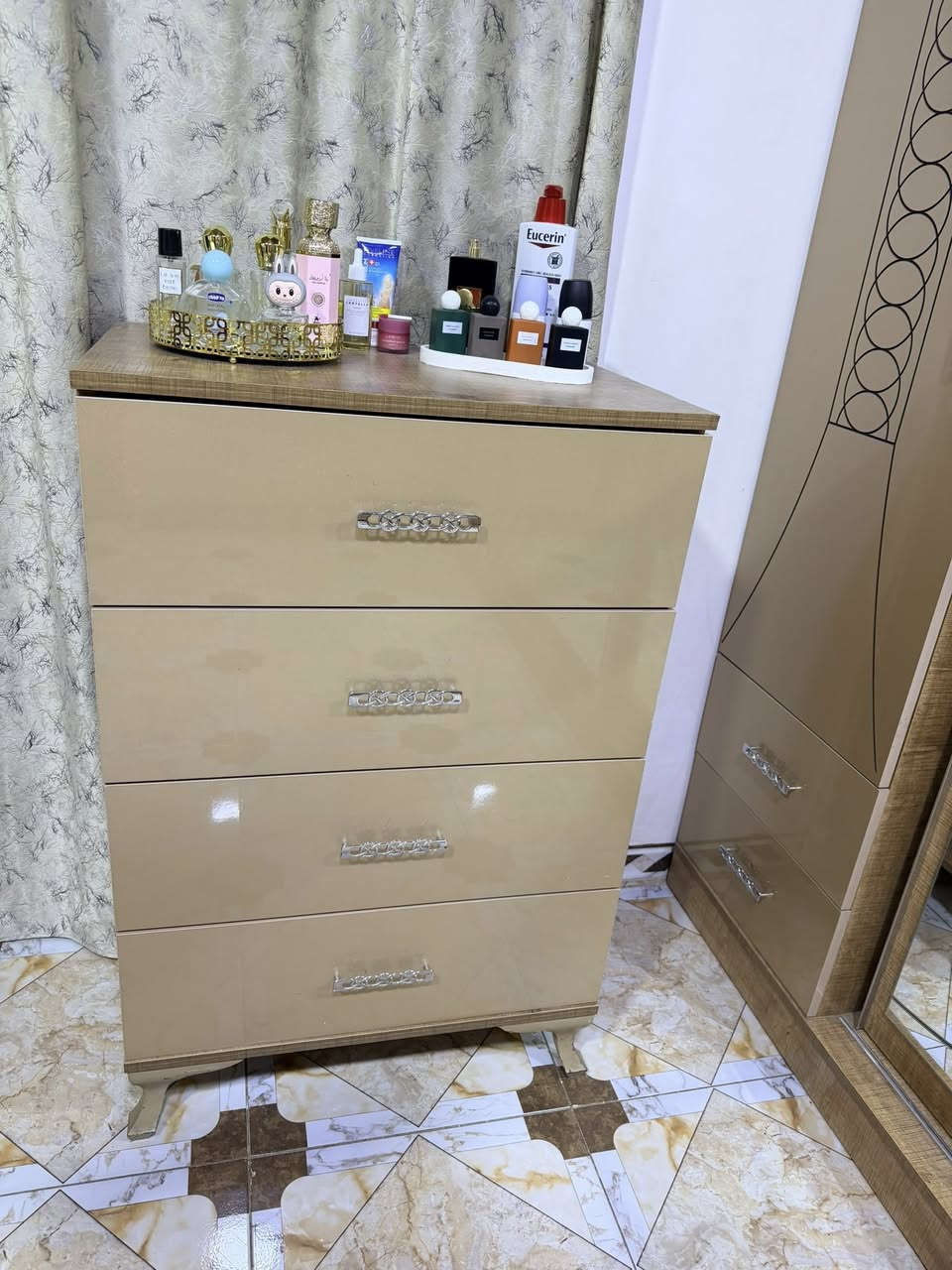 السلام عليكم غرفه تركيه ٩ قطع اخذتها ب مليونين و ٦٠٠ اريدها ب ٦٠٠التاج مالتها بيها ضرر واللي يشد الغرفه يكدر يسوي عادي والكومديات اللي وياها والشازلون ضامتهم بالمخزن لان مكاني ميكفي


**إذا كنت صاحب هذا الإعلان وتريد حذفه لأي سبب، رجاءا أرسل رسالة إلى الدعم الفني**