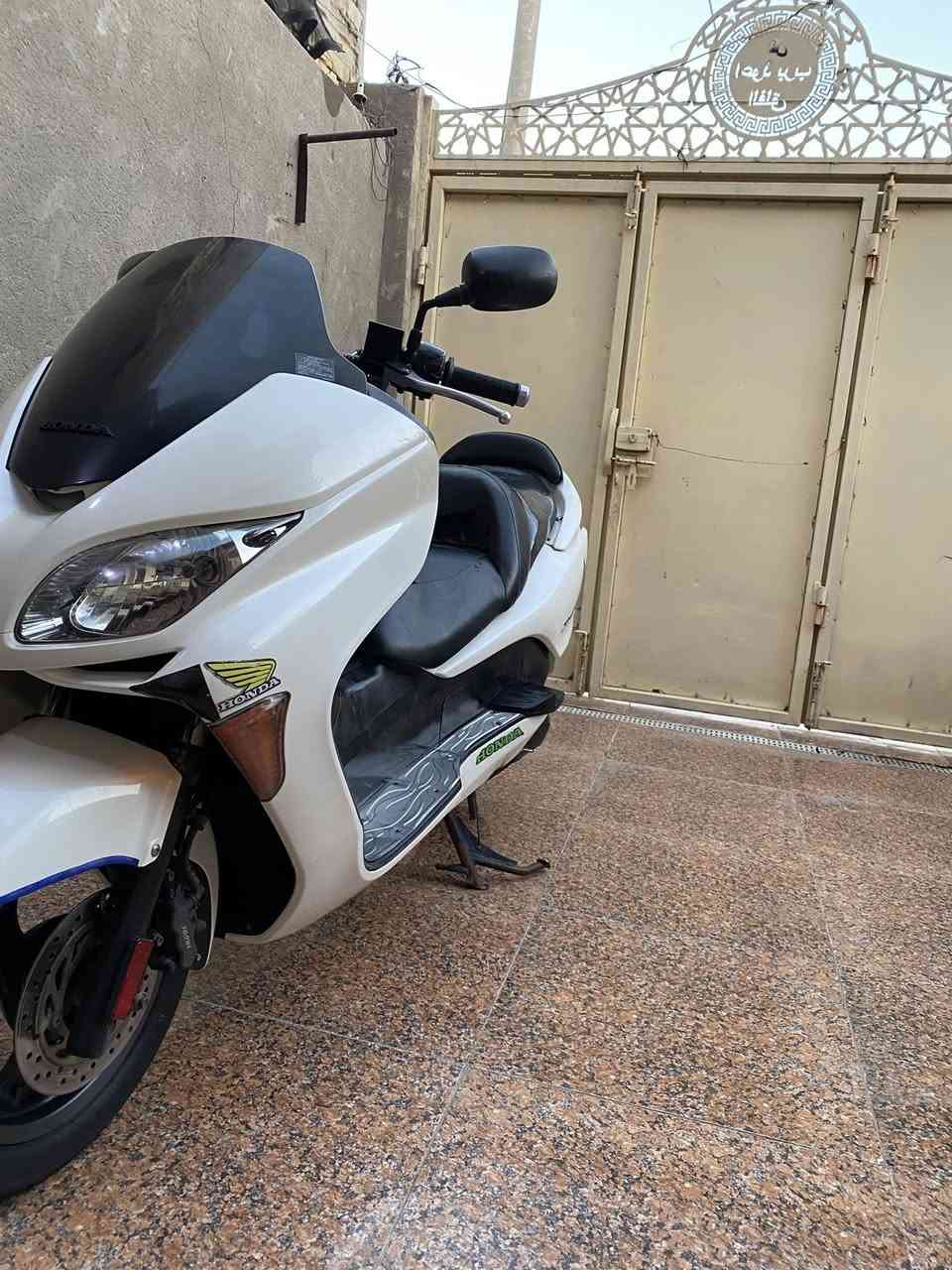 السلام عليكم فورزه بحاله وكاله ماشيه 29 الف فقط نضافه الدراجه 100%100
السعر مليون و300 
***********
