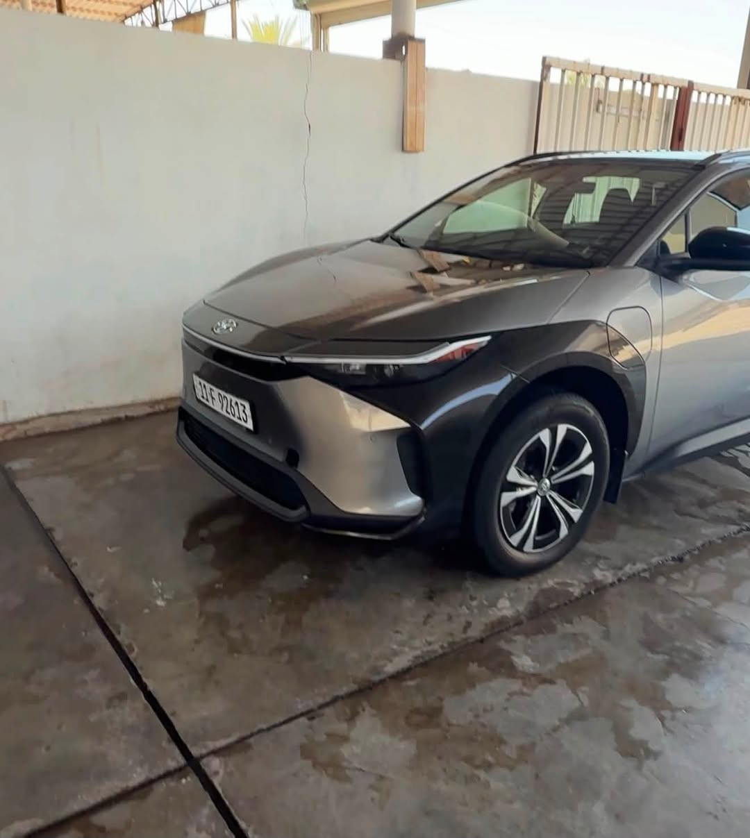 � للبيع Toyota bZ4X XLE AWD
موديل2025🚗رقم بغداد بسمي
سيارة كهربائية بالكامل، وارد امريكي، بحالة ممتازة جداً ومواصفات مميزة.

✅ موديل 2025

✅ فئة XLE

✅ دفع رباعي AWD

✅ فتحة سقف بانورامية

✅ محركان كهربائيان بقوة 214 حصان

✅ بطارية عالية الكفاءة ومدى قيادة ممتاز

✅ شحن سريع DC وشحن منزلي AC

✅ شاشة كبيرة متعددة الوظائف

✅ Apple CarPlay و Android Auto

✅ كاميرا خلفية

✅ حساسات أمامية وخلفية

✅ تشغيل بصمة ودخول ذكي Smart Key

✅ مثبت سرعة راداري

✅ نظام المحافظة على المسار

✅ نظام التحذير من الاصطدام الأمامي

✅ مراقبة النقطة العمياء

✅ إضاءة LED كاملة

✅ مكيف أوتوماتيك

✅ وسائد هوائية متعددة

✅ نظام مراقبة ضغط الإطارات

الحادث واضح امامكم مرفق سونار 

 

ماشية 8 الف مايل

مكان السيارة سامراء 

السعر178 ورقة وبيها مجال 

ويرهم مراوس حسب القناعة 

 للاتصال : ***********
