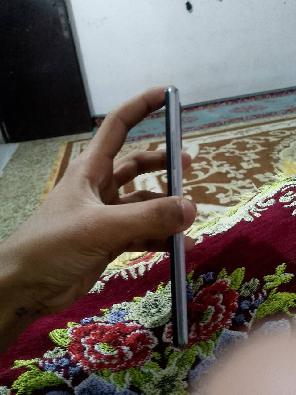 جهاز a51 نضيف ومابي شي بس الكامره الاماميه يحتاجله تنضيف غير شي مابي شي هوه بس الكامره الاماميه يحتاجله تنضيف بيها تراب شوي 

ذاكرته 128 
ياخذ خطين 
جهاز نضيف ومناسب 

رايدينه ب75 وبي مجال بسيط 
مكاني بغداد الغزاليه شارع المشجر قرب المستوصف
