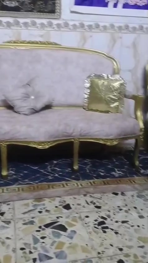 السلام عليكم عظي تخم لون ابيض كرسين و قنفه ام 3 سعر 155 و عدي لون مشمشي نفسه كرسين و قنفه ام 3 سعر 110 العنوان بغداد ام نجم شارع محمد صافي رقم *********** مستعجل على بيعته
