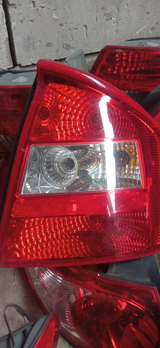 دجات محرك وكير حاويه جمله فقط سعر القطعه 15 وبك لايت كوري وامريكي جمله فقط سعر القطعه ب20 مكان حله الحي الصناعي قرب المعارض القديمه ***********
