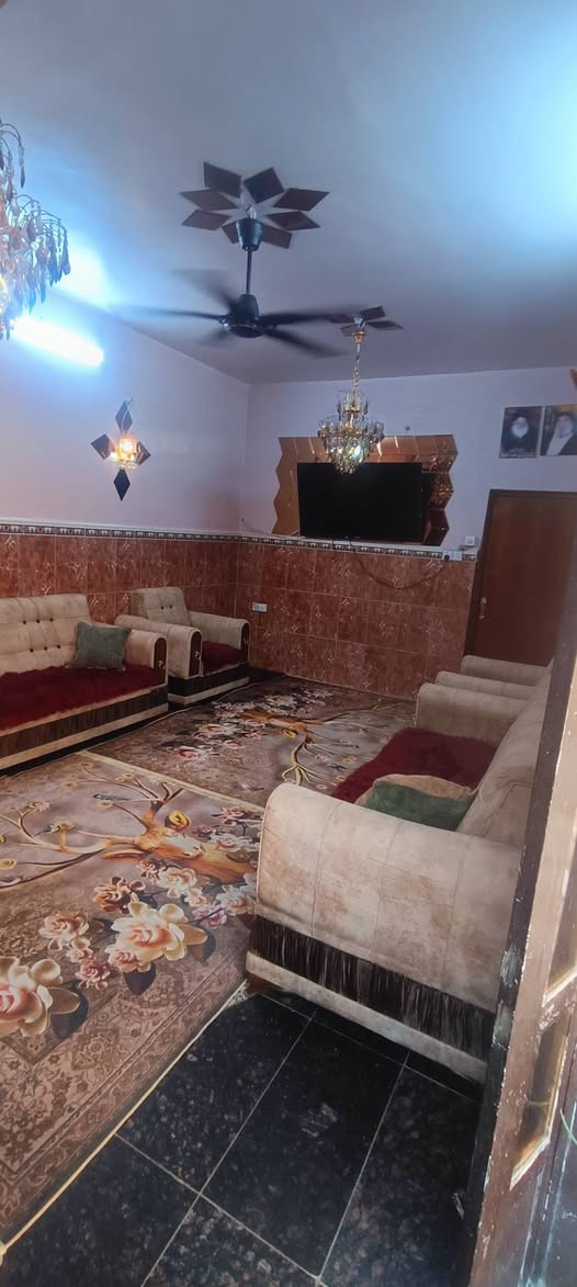 اعيد النشر بسبب الوعود الكاذبةة
#بيت_160_مسلح_طابقين_للبيع #قطاع_12
#يحتوي_ع_غرف #عدد_4 
#استقبال  #مطبخ_بارد_وحار
#حوش_كبير_و3_حمامات
 #مطل_ع_اربع_شوارع_فرعية
#قرب_مدرسة_النزاهة 
#قرب_شارع_60
#السعر_210_وبيهة_مجال_للشراي
#المراجعة_مع_صاحب_الدار_***********
