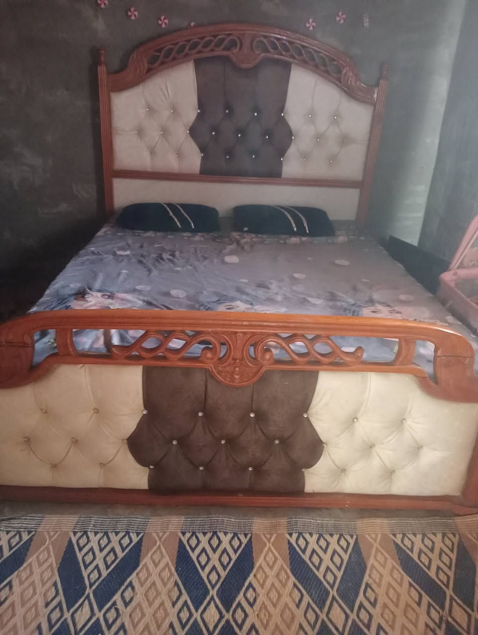 سلام عليكم غرفه خشاب البيع سعر 500 بغداد المدينه رقم ***********
