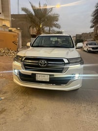 للبيع لاندكروز 2020 فول مواصفات بريم  ماشيه 57 الف السياره نظيفه وجديد...