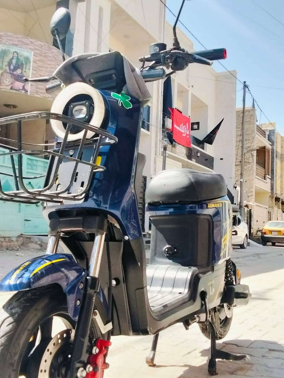 السلام عليكم دراجه شحن R9للبيع دراجه نضيفه وجديده نقصه بس بطاريات 5 بطاريات الشراي يتصل على هاذا الرقم ***********مكاني بغداد الحريه .
