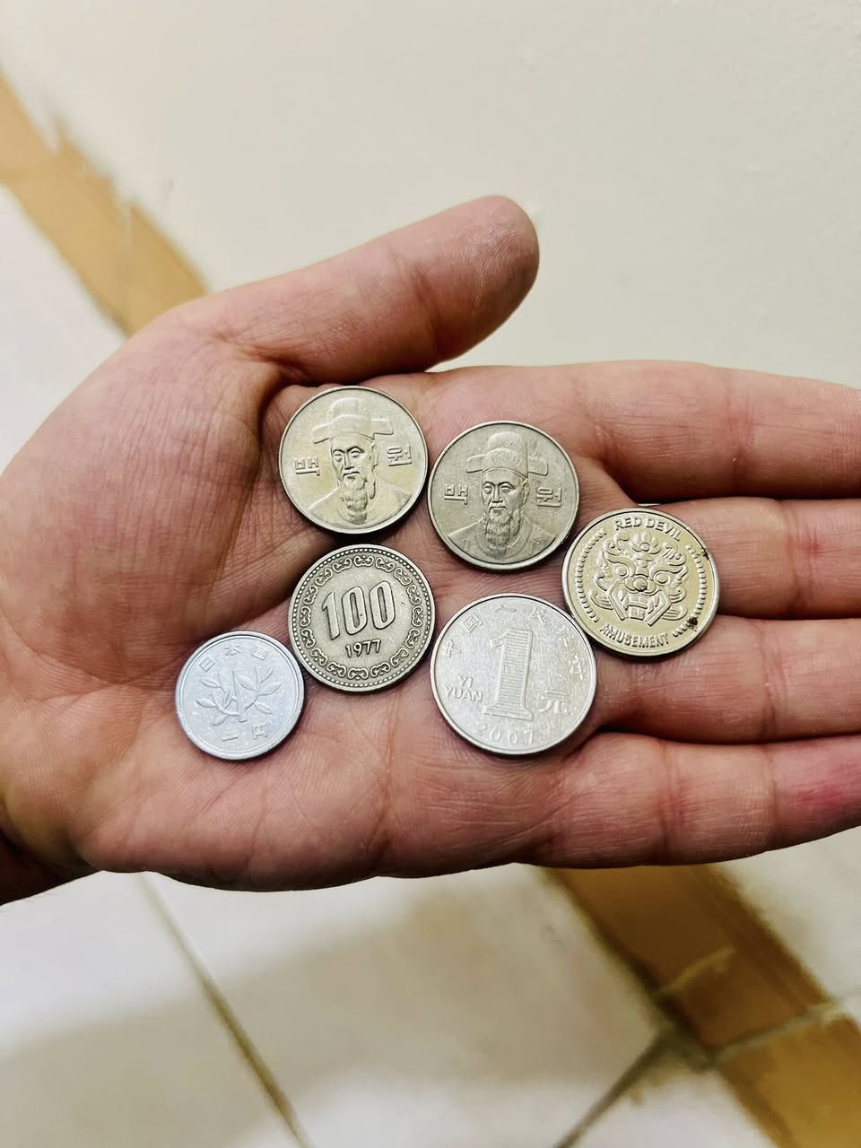 سلام عليكم .عندي هاي عملات المعدنية و نقدية للبيع  ..إلي يريد يكدر يتواصل
***********  واتساب و فايبر
