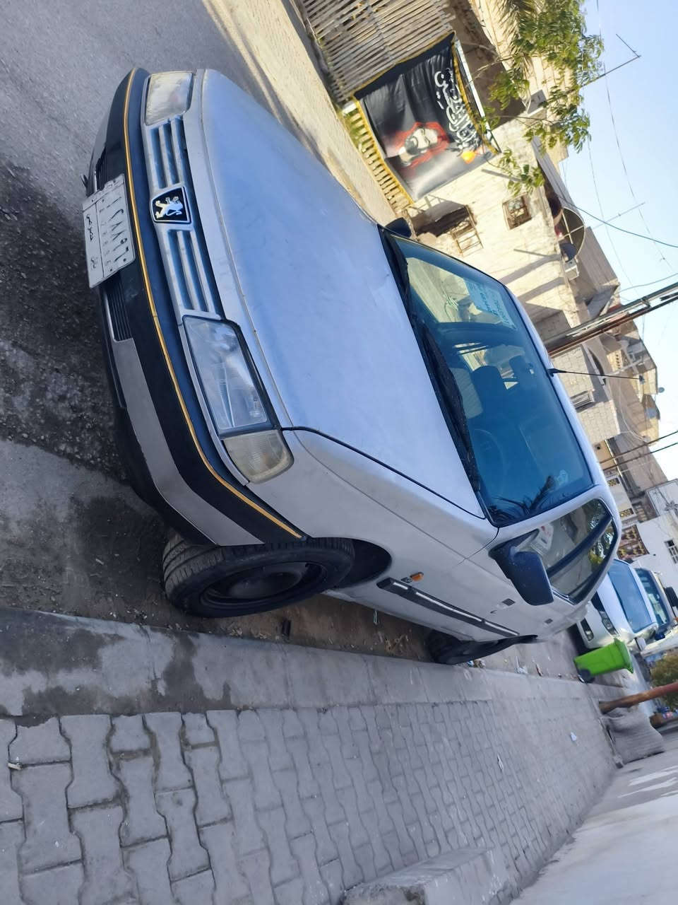 بيجو 405 للبيع رقم بابل سنوية ساقطة سنة 2022/12/23 السيارة مكفولة من الضربة وجاردة كير مكينة تبريد حدادية كلهن زينات شراي تعال خاص او اتصل على الرقم الموجود *********** مكاني نجف الاشرف حي المكرمة سعر السيارة (35) قابل للتفاوض

