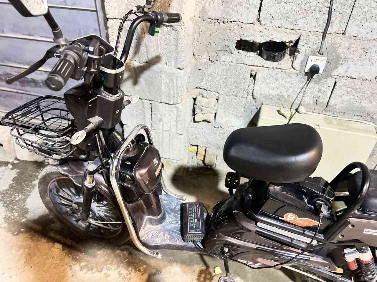 سلام عليكم دراجة ام آر الكوري للبيع موديل 2025 بعدهي زيرو للتواصل عل خاص او عالرقم ***********
