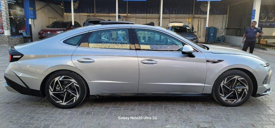 السلام عليكم سوناتا للبيع. مديل 24 سياره وارد امريكي الضربه موضحه بالصور رقمها ناصريه معوقين سياره فول مواصفات لمتدد سياره بيها نقص فقط تورباين كير كايم ولدد الأمامي محترك فقط كامله من اي شي حداده جديده تخم تاير جديد تبريد كله كامل سعر 160 وبيها مجال بسيط مكان السياره البصره شط العرب للاتصال فقط الرقم ***********
