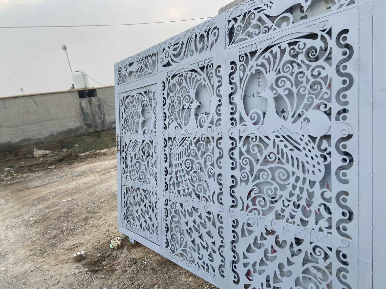 السلام عليكم باب سلايت حديد ثقيل تكمه (تفصال) طول 3متر و23  ارتفاع 2 متر و25   جديد نضيف  بغداد تقاطع النهروان 
300 وبي مجال بسيط ‭0776 393 6175‬ متوفر واتساب
