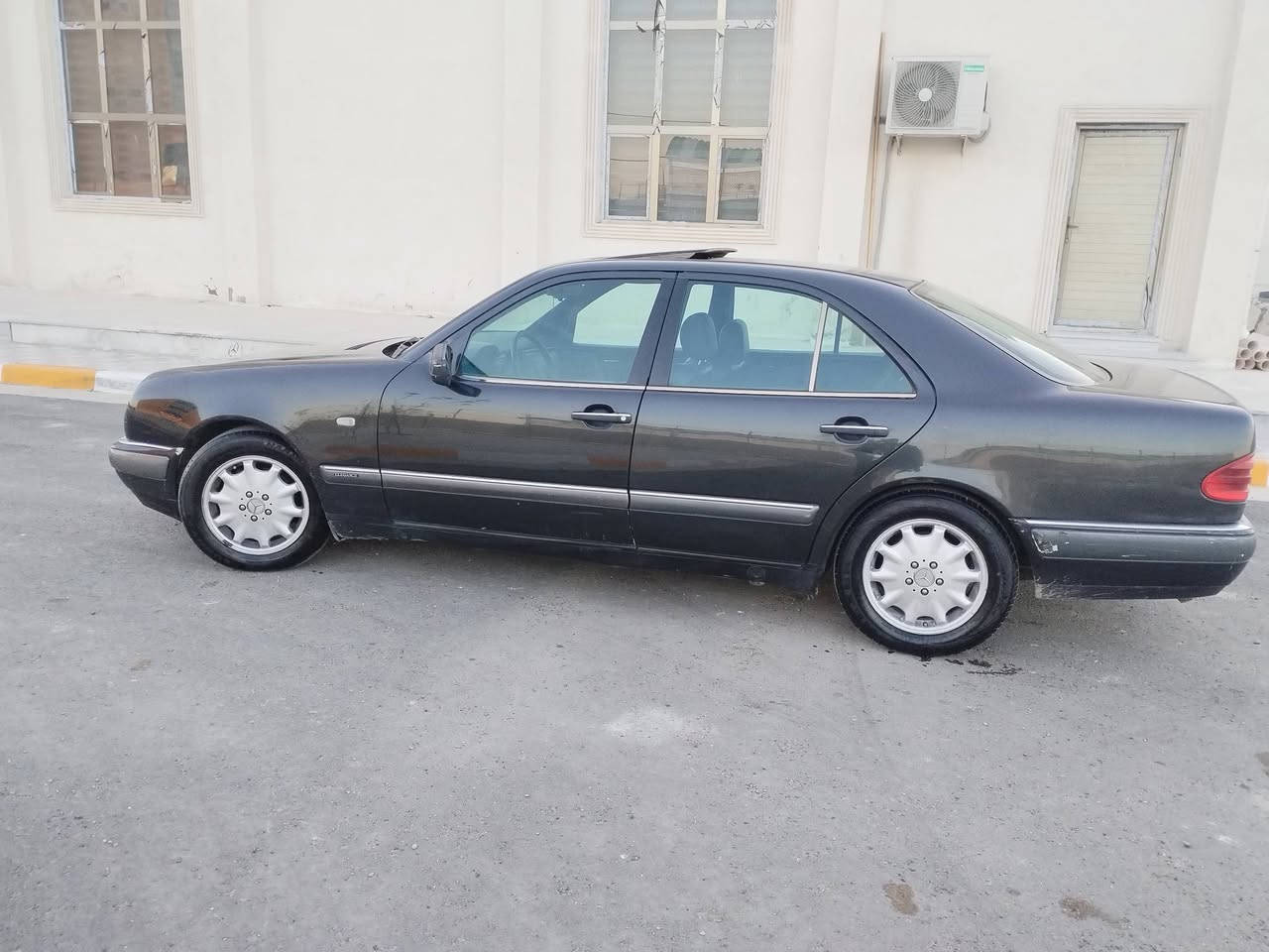 مارسيدس ام عيون ٣٢٠ELEGANCE رقم بغداد انكليزي بسمي بدون صبغ ابلاديه محرك خراطيم كير D4 فول مواصفات كشانه جلد خزن ميموري فتحه برده تدفئه بالكشنات جنجر  مري شفط صدر كير محرك خير من الله سياره ع البلاد بدون اي جطل السعر ٨٣ وبيها مجال غير متواجد ع النت ***********
