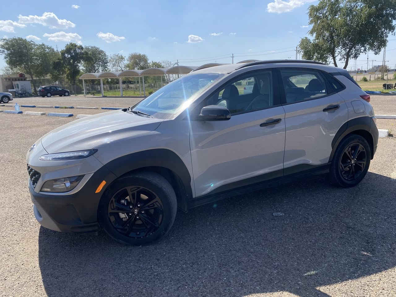 كونا 2023
لون إسمنتي داخل ابيض ماشيه 30 الف فقط 
فول مواصفات بصمة تشغيل عن بعد شاشه جبيره رادرات 360 اشاير بالمري نقط عمياء كشن كهرباء
صور الحادث مرفقة 
سيارة كلش جديدة كير محرك تبريد كله بلادي ما مفتوح بي برغي
محرك 2000 دوش المرغوب 
رقم بغداد باسمي تحويل مباشر 
سعر 155 وبي مجال بسيط 
مكان السيارة بغداد 
***********
