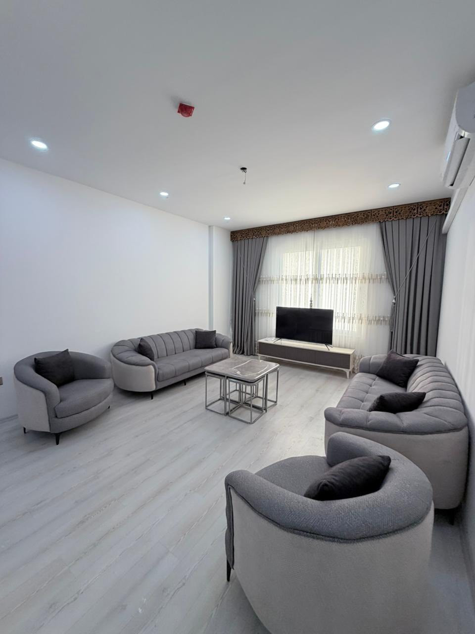 شقه موثث كامل نظام نقد و اقساط 
للبيع في باك لاند
مساحه ١٠٥متر 
غرفتين نوم موثث كامل
للمزيد من معلومات راسلني عل واتساب ***********
