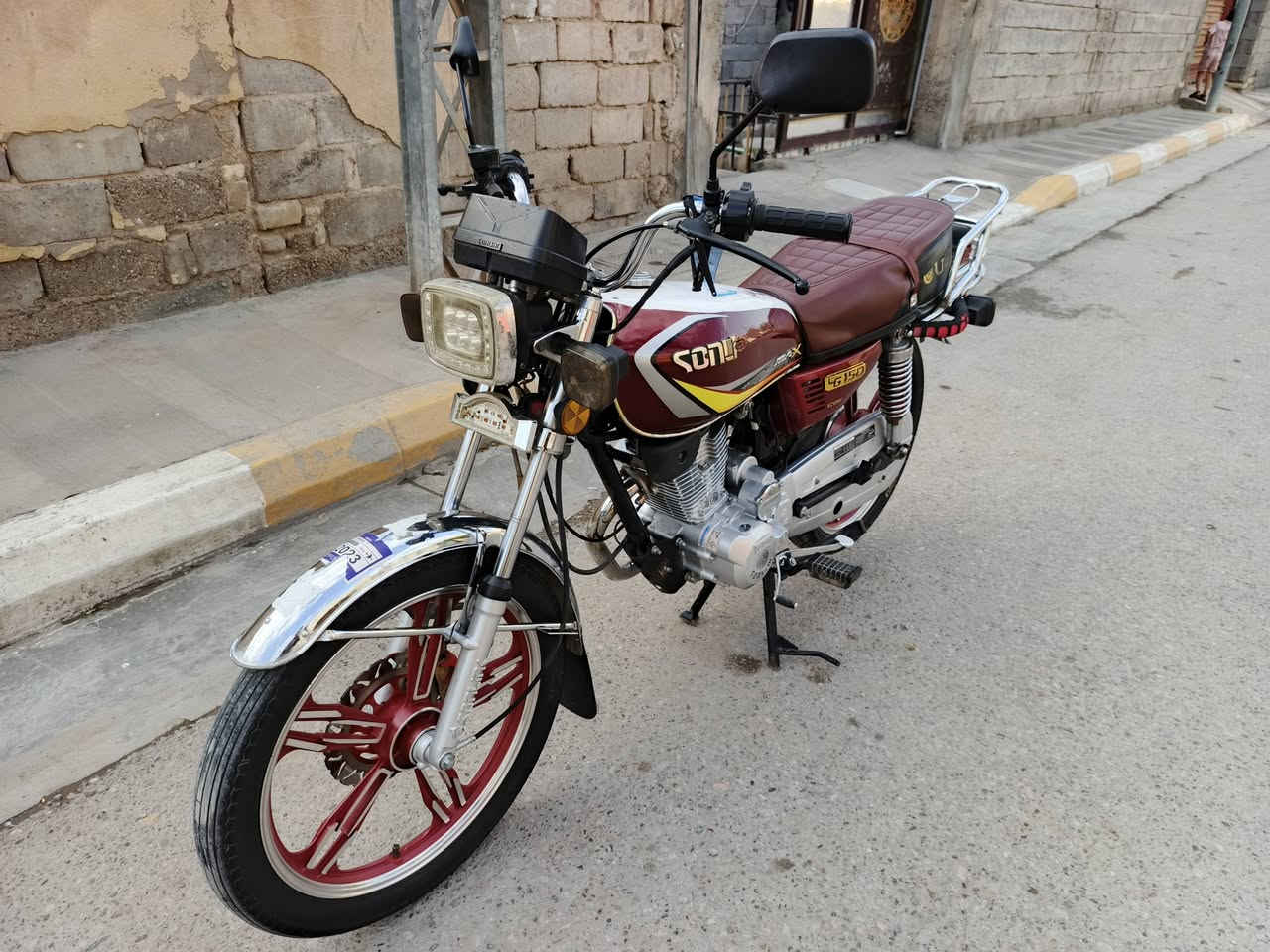 سولنك موديل 23 دراجه جديده معنى الكلمه جاهزه من كلشي ومكفوله كفاله عامه دراجه مال جناي؟؟  تراي ومعدل متشاقه صالنصه جعره كهربائيّات كله شغاله محرك مكفول شركه... العنوان فلوجه شهداء.. السعر 700...... ***********
