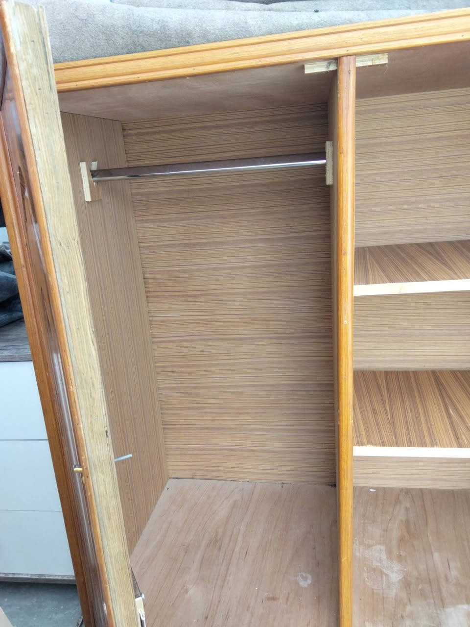 بوفيه على شكل كنتور نضيفه كلش يرادلهه فقط يدات مال بيبان سعرهه 80الف وبيهه مجال بسيط


**إذا كنت صاحب هذا الإعلان وتريد حذفه لأي سبب، رجاءا أرسل رسالة إلى الدعم الفني**