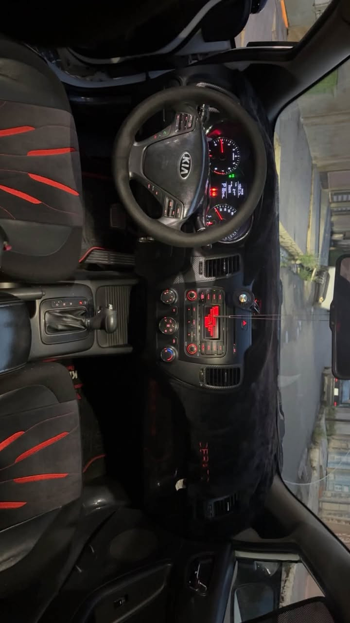 السلام عليكم:
كيا سيراتو (2013) خليجي محرك 1600
قطعتين تبريد - كامره- حساسات خلفيه- خمسه ويل كب
ماشيه 132 الف كيلو متر 
الضرر : سونار مرفق مع الصور 
***********
