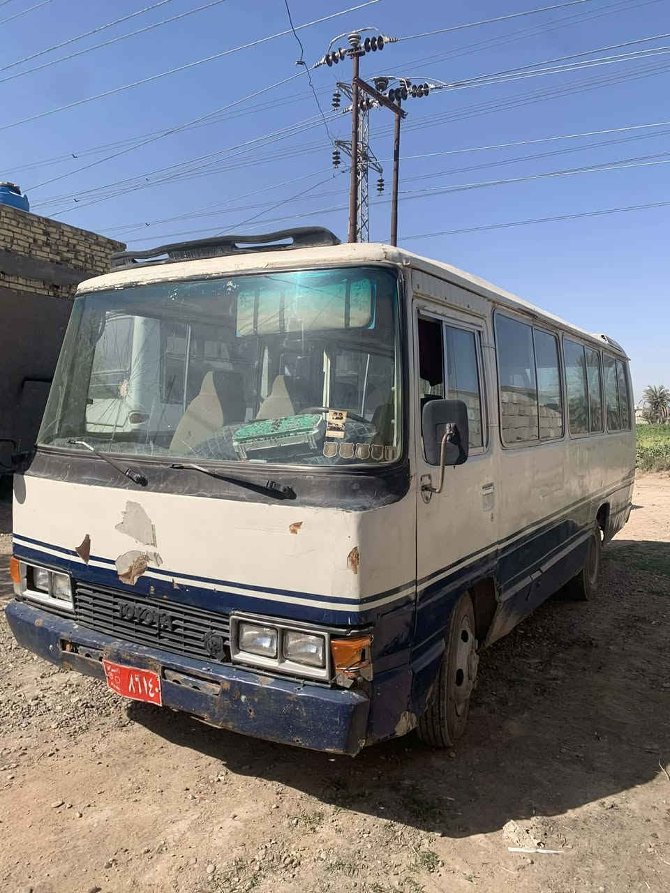 السلام عليكم
كوستر عريضه للبيع السيارة كهربائياتها جاهزه 
تايراتها نظيفة مكينه بانزين تنقص دهن قليل 
***********
