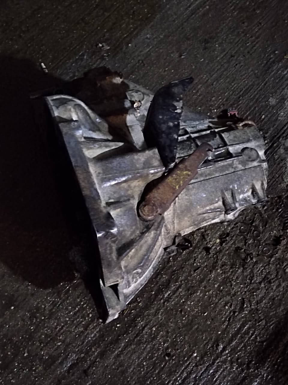 السلام عليكم
للبيع گير عادي نيسان بريمرا شرط الشغل
السعر ١٠٠الف  وعندي دايف شفت يمن ويسرا السعر الزوج ٨٠الف
***********
