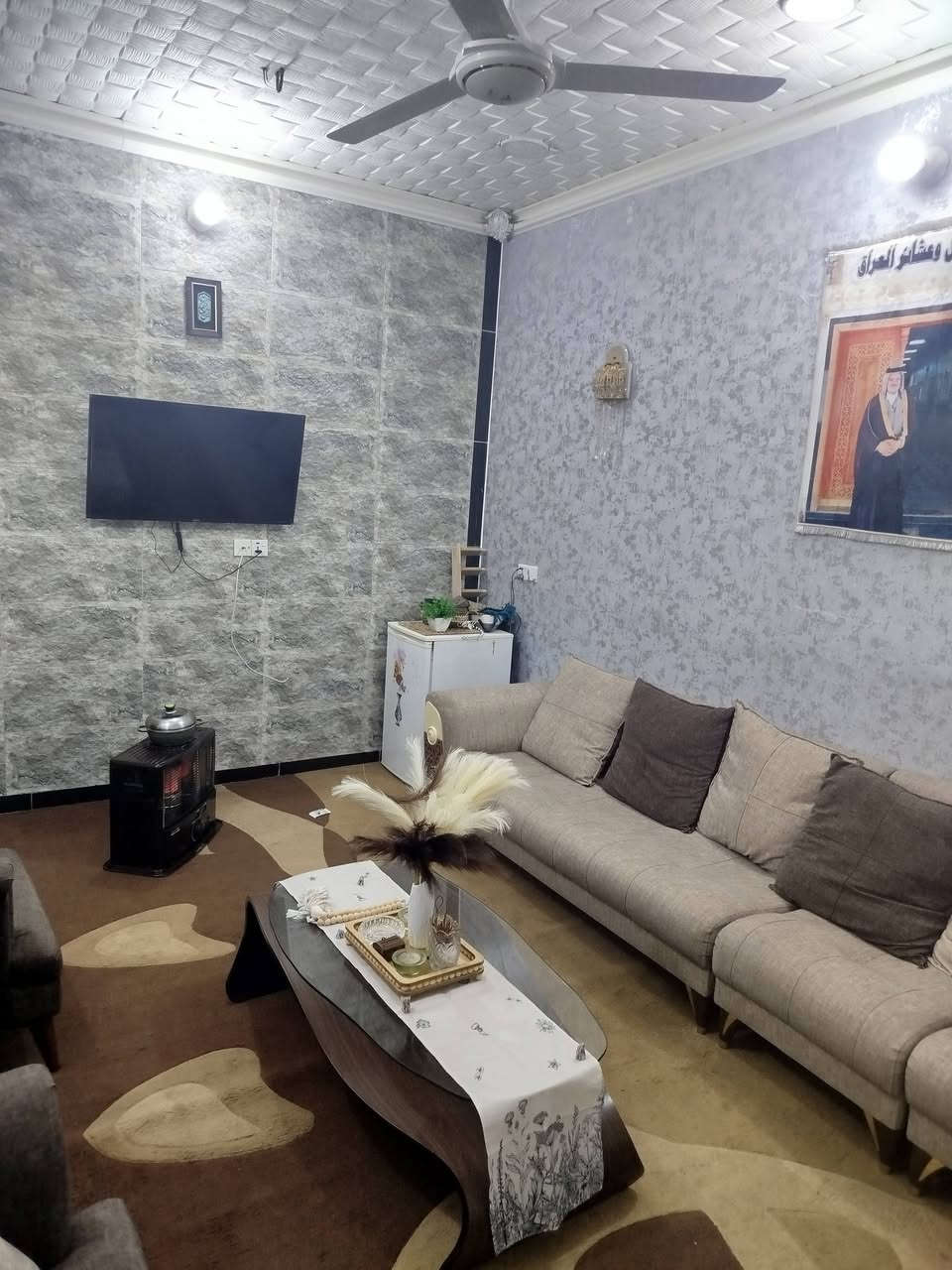 سلام عليكم .
دار للبيع زراعي مساحة ١٠٠م الواجهة ٥ النزال ٢٠ طابق ونص كامل من كل النواحي بناء حديث درجة اولى يحتوي على غرفتين نوم واستقبال وصالة و٣ حمامات وسطحين . 
العنوان الشعب السريدات الجديدة بداية المربع الثاني قرب ماركت الشام. هـ ***********
