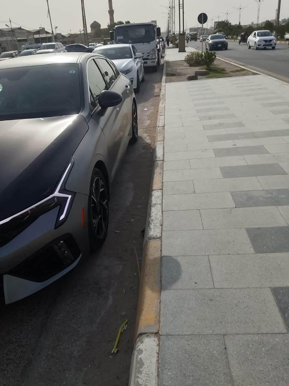 سلام عليكم سيارة K5 للبيع 2025 ماشيه 60 الف مبدل بيها جاملق امامي جهه السايق والبنيد بدون دواخل  رايدها 170 وبيها مجال العنوان ناصرية مركز رقم صاحب السيارة ***********    ***********
