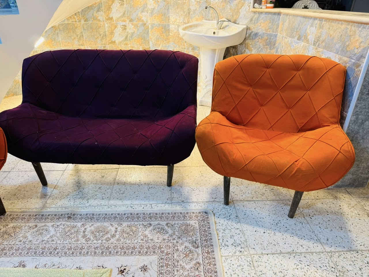 السلام عليكم ميز طعام ٤ كراسي سلايت يتكبر ويزغر الثقيل وجلسه متكونه من ٤ مقاعد تركي ثقيل *********** واتساب
