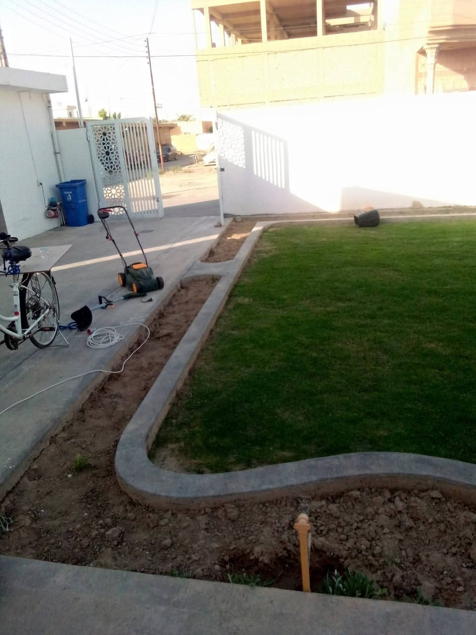 ⚜️قص الثيل والياس والديدونيا⚜️
📢يتوفر📢
🔴تقليم الياس والديدونيا بمنشار الكهرباء🔴
🔵قص الثيل🔵
للاستفسار🤷🏻‍♂️ اكثر ارسل📠 رسالة📨 الى Abd Almunam Alrawi  
او☎️ اتصل على الرقم📱 *********** 📞
