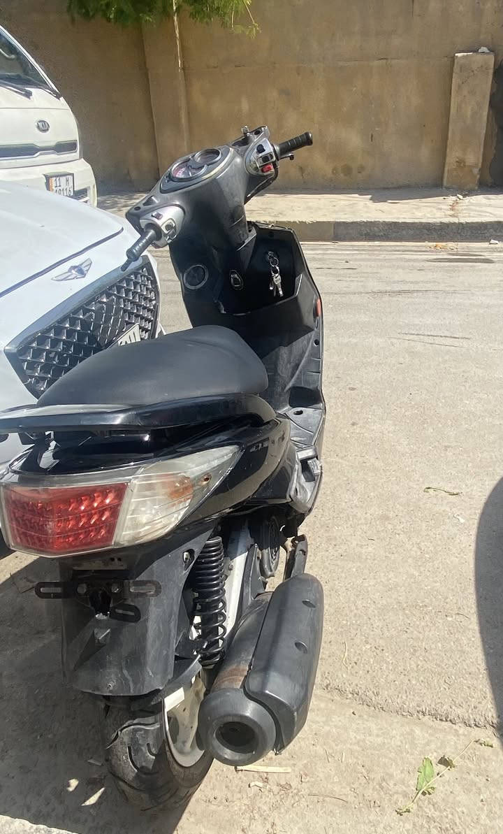 السلام عليكم
دراجة سكنس فحل سكليتر خطين  
مكينه 58  شلعه ومعدل
 بية صدر رياضي 
بغداد بوب الشام 
***********
