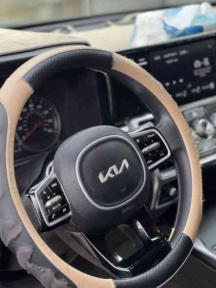 السلام عليكم ورحمة الله وبركاته
كيا سورنتو موديل 2023 
وارد امريكي 
بيها باب وجاملغ جهة العبري 
مكينه 4 سلندر  2400
سياره ماشيه 47 الف 
اخت الزيرو 
السورنتو معروف برزانته ومتانته سياره جاهزه من كلشي 
السعر 200$ مجالها حق الجيه 
ممتوفر ع الانترنت اتصل واني خادم
***********
***********
