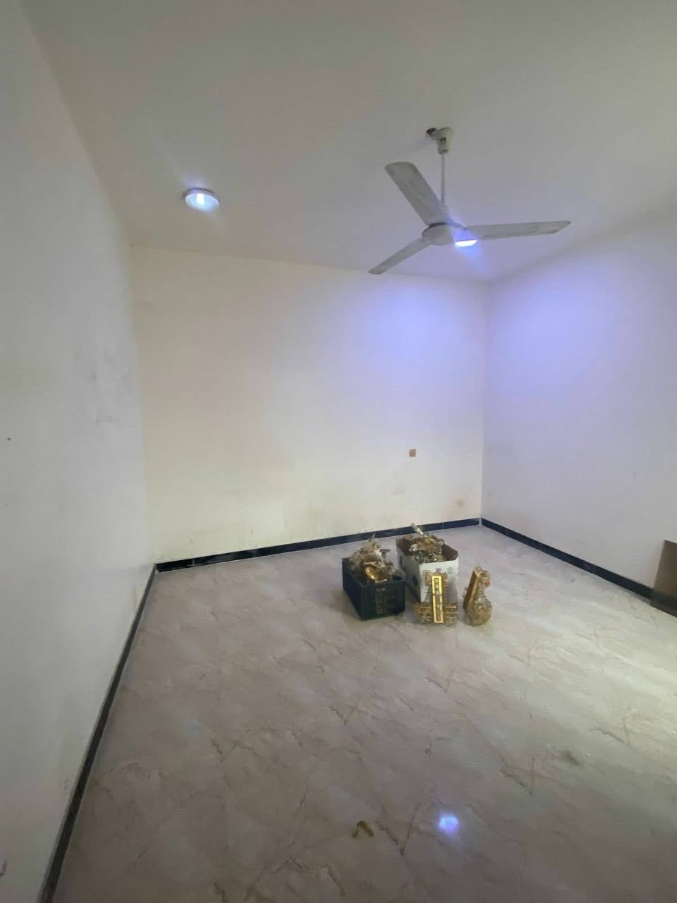 السلام عليكم 
بيت للبيع مساحة ١٢٠ متر واجهه ١٢ نزال ١٠
بيت كامل بناء  قبل سنتين تقريبا  
طابو زراعي سند ٢٥ مكاتبة واقرار من صاحب السند مباشر 
موقعه حلو قبل مجمع الحليم بعد  المجزرة قرب مدرسة النخبة الابتدائيه الاهلية 
بسعر مناسب 
للاستفسار   ***********
                  ***********
