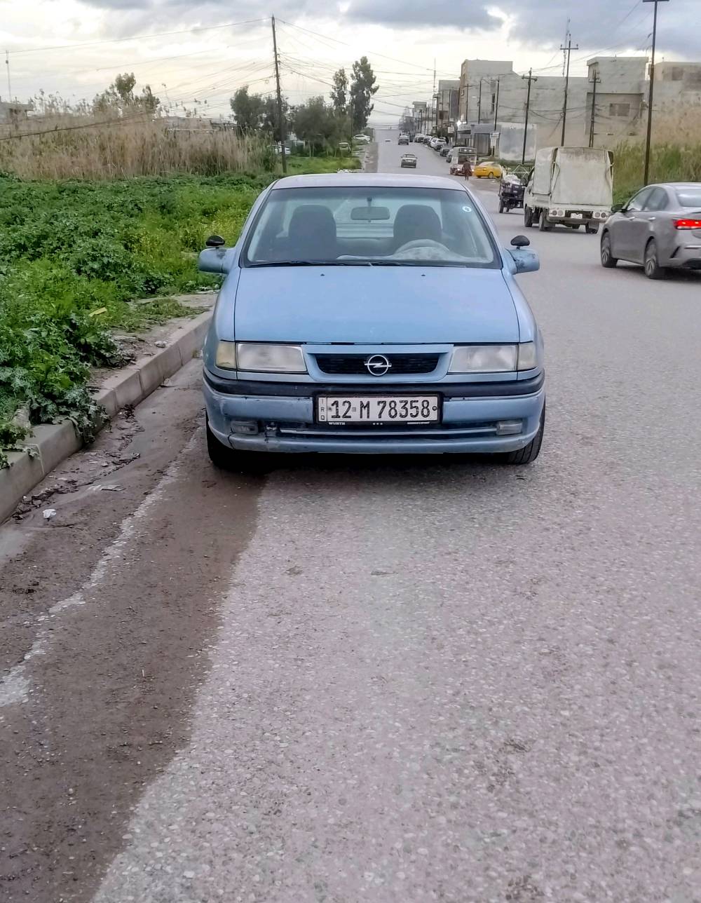 اوبل فكترا حجم 20..موديل 93..السياره بشرط..بوضعيه الشركه..ترايك للبصره. كلشي شغال تدفئه والكربائيات كلها بشرط وشغال .بشرط تحويل ..مكاني الشراي يتصل وبس مجال بسيط...الموصل جانب الايسر..