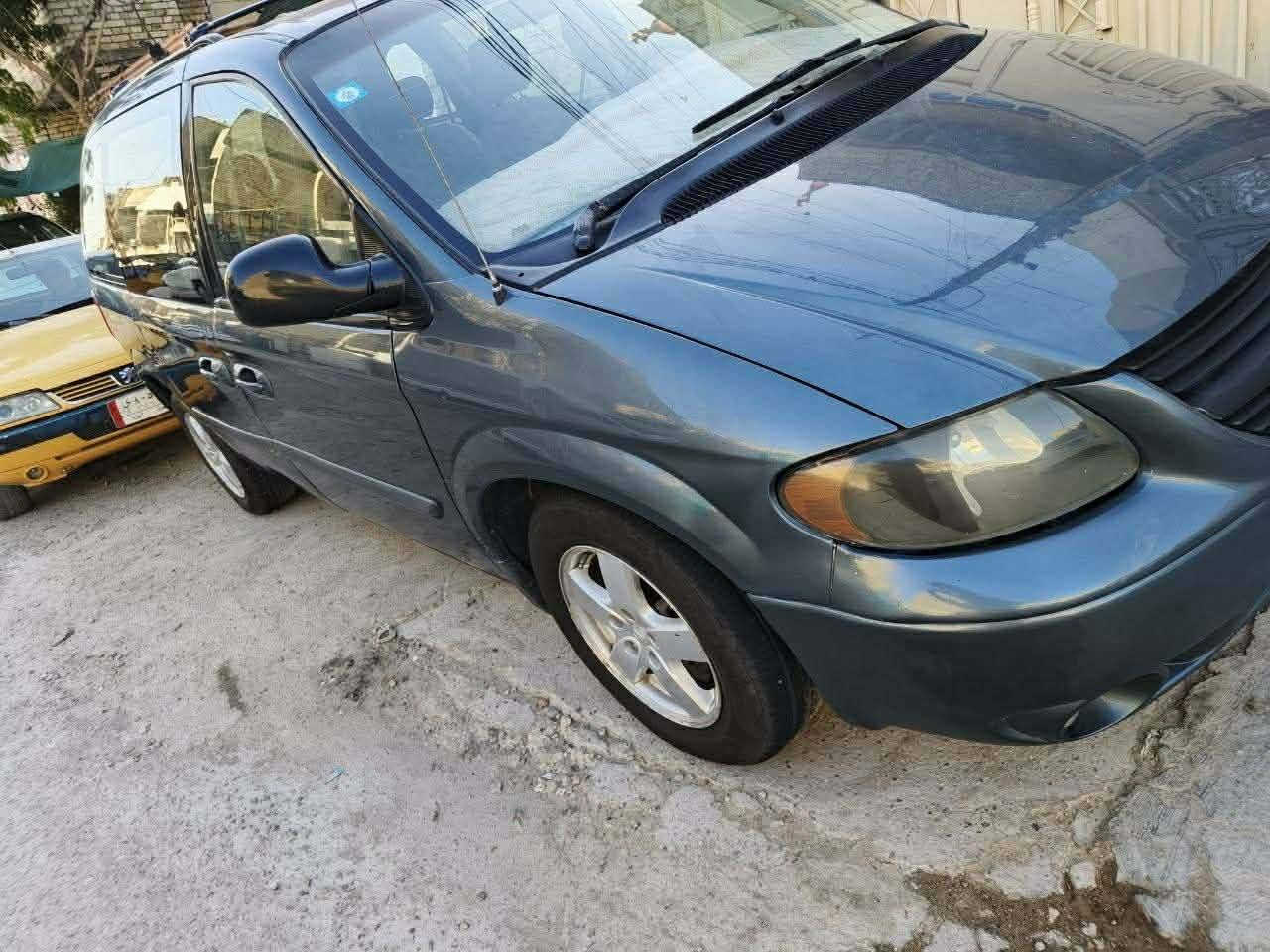 سيارة دوج كرفان  7 راكب موديل 2007
مكينه 3300 وكير مكفوله 

تخم تاير جديد 

باتري جديد 

صدر جديد 

تنته جديده 

شاشه + كامره خلفيه 

السيارة  مصبوغه حزام للجمالية 

السعر 73 وبيها مجال قليل 

مكان السيارة حي اور قرب جامع الفردوس 

الرقم /***********
