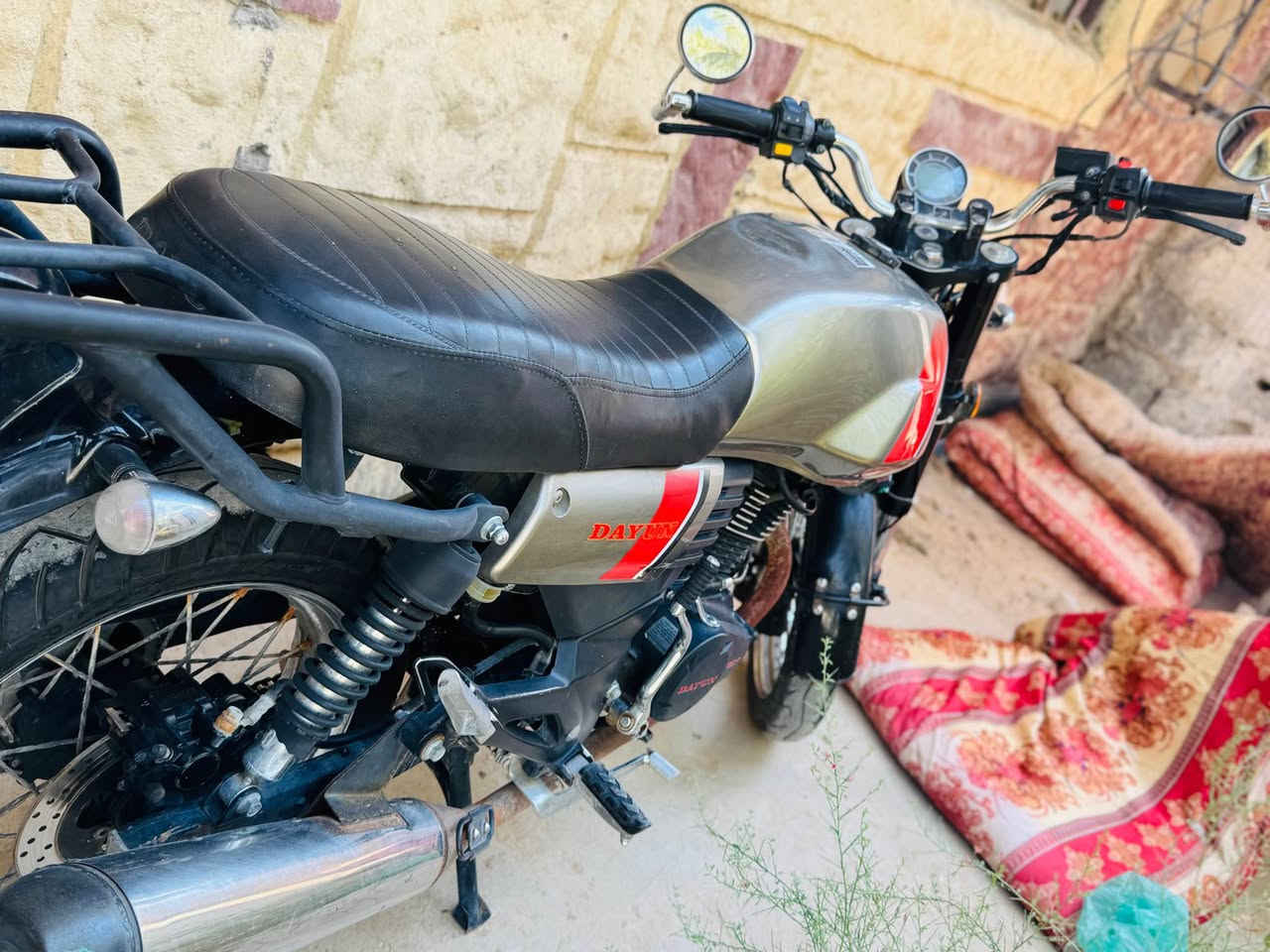 سلام عليكم لايتي للبيع دراجه نضيفه و كللش حلوه 
مامفتوحه اوراق اصوليه 
مديل 2022
سعر 1700 و بيها مجال 
*********** كربلاء, العراق
