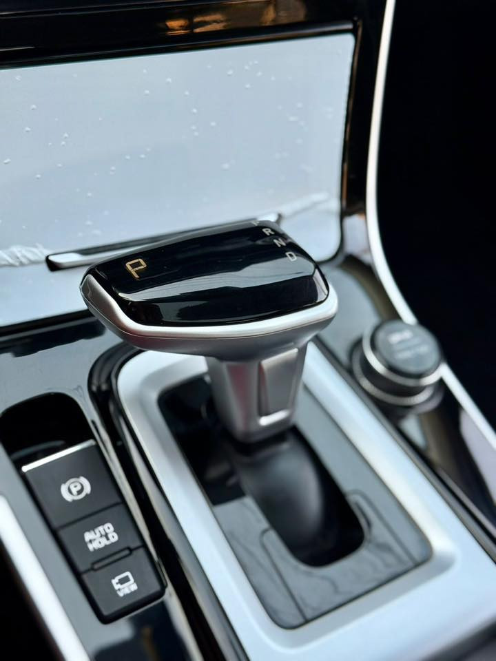 للبيع كيا سلتوس 2025 محرك 1500 بيها فقط رصعتين صغار ماشيه 18 الف  فول مواصفات السياره جديده فتحه بل قماره  العنوان بغداد للاستفسار اتصل يوجد واتساب ***********🚗🚗
