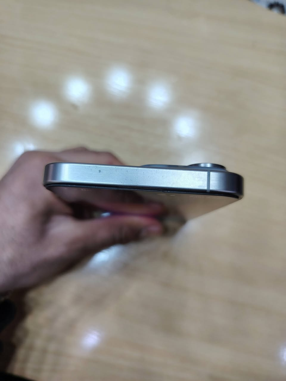 ايفون 15 برو ماكس لون التيتانيوم ماستر شرق اوسط 
نظافه 100/100
بطاريه 85/٪
ذاكره 256
السعر مليون و75
***********
