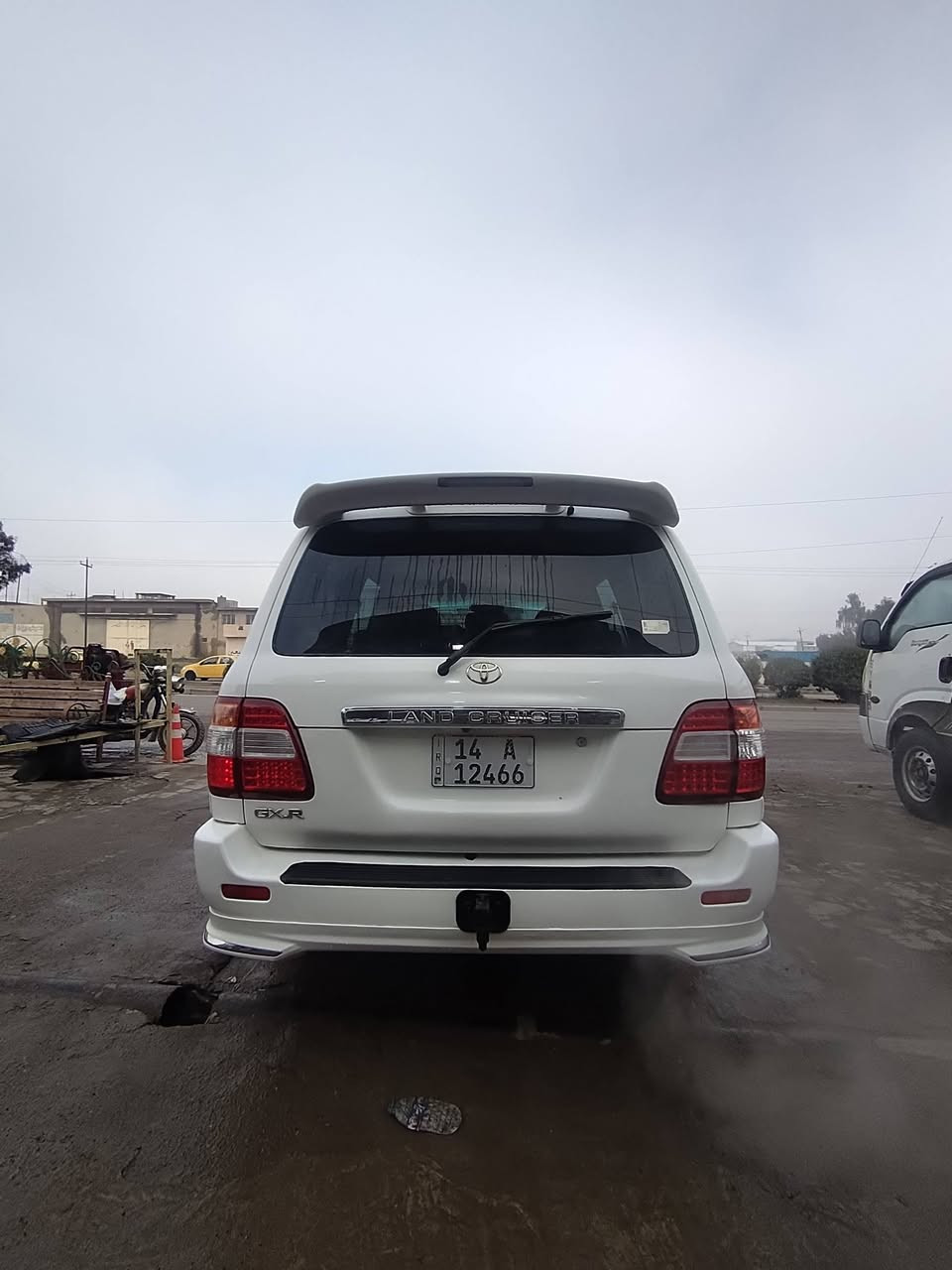 للبيع تويوتا لاندكروزر  – موديل 2007
مكانها- محافظة نينوى
الرقم: بصرة/ مشروع وطني
السنوية: نافذة لحد سنة 2028
المحرك: 6 سلندر –4.5 لتر
القير: أوتوماتيك
الدفع: دبل (4×4)
 دبل تانكي
الوقود: بنزين + منظومة غاز حكومية 80 لتر
اللون الخارجي: أبيض
اللون الداخلي: بيج
الحالة الفنية:
الماكينة: ممتازة
القير: ممتاز
الدبل: شغال
الشاصي: سليم
الملاحظات بكل أمانة:
بيها صبغ جاملغ + نفر + لبوند
باب الصندوق مبدل وكالة
البدنة مبدلة أصلية
السيارة نظيفة واستعمالها زين، جاهزة للفحص بأي مكان
السعر  160 وقابل للتفاوض 

*********** وتساب
***********
