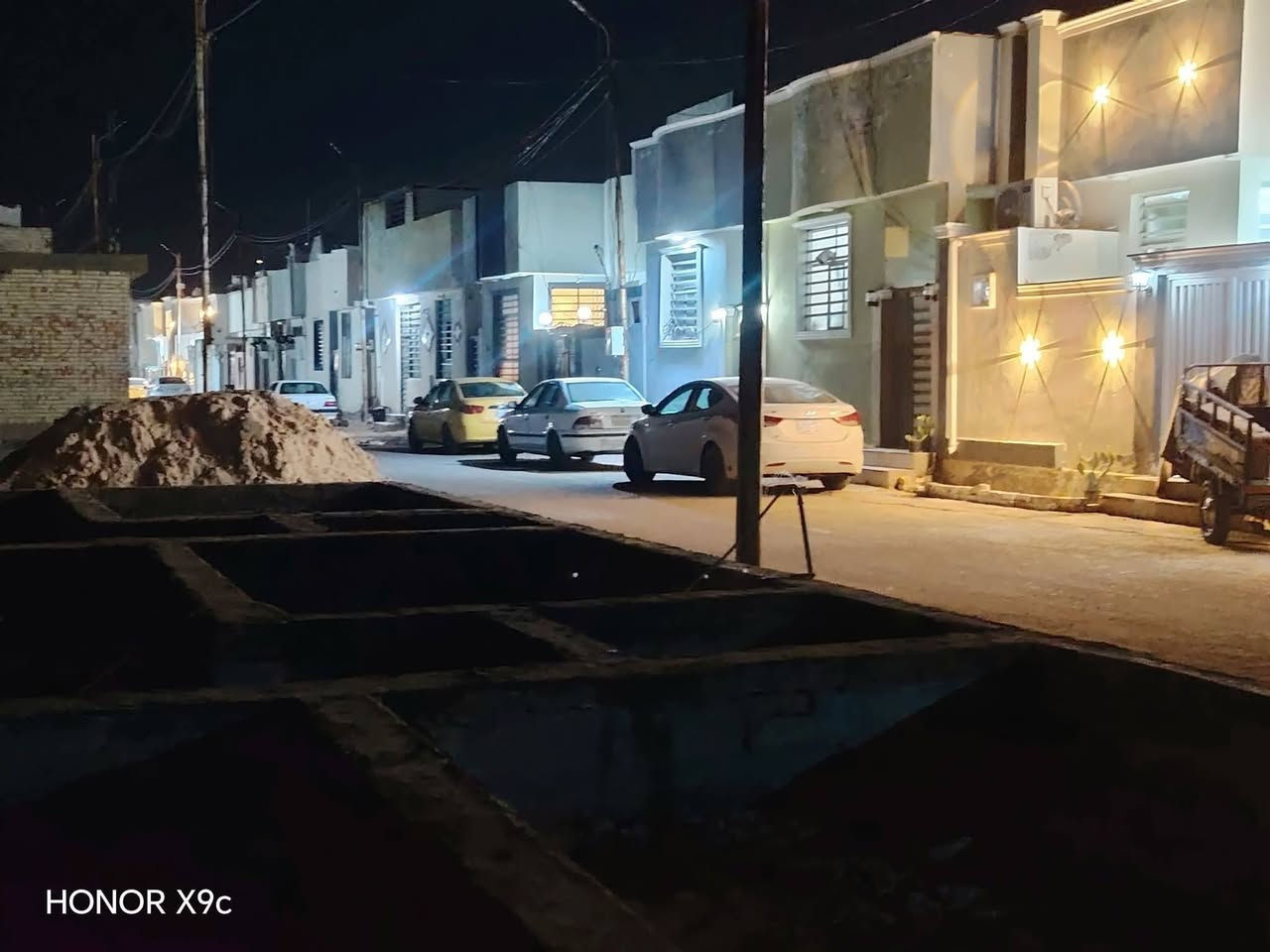 60 متر🏘️ 🏘️ 🏘️ عدد 3 متجاورات قيد الانشاء شهرين تستلم مفتاح الموقع مقابل قرية الغدير شارع الصب # عمود ٣٢١
سعر الواحد 26 💸 💸 قابل للتفاوض

يحتوي غرفه وصاله ومطبخ معزول ومكشوفة وحمام وطارمه
للتواصل *********** وأتساب
