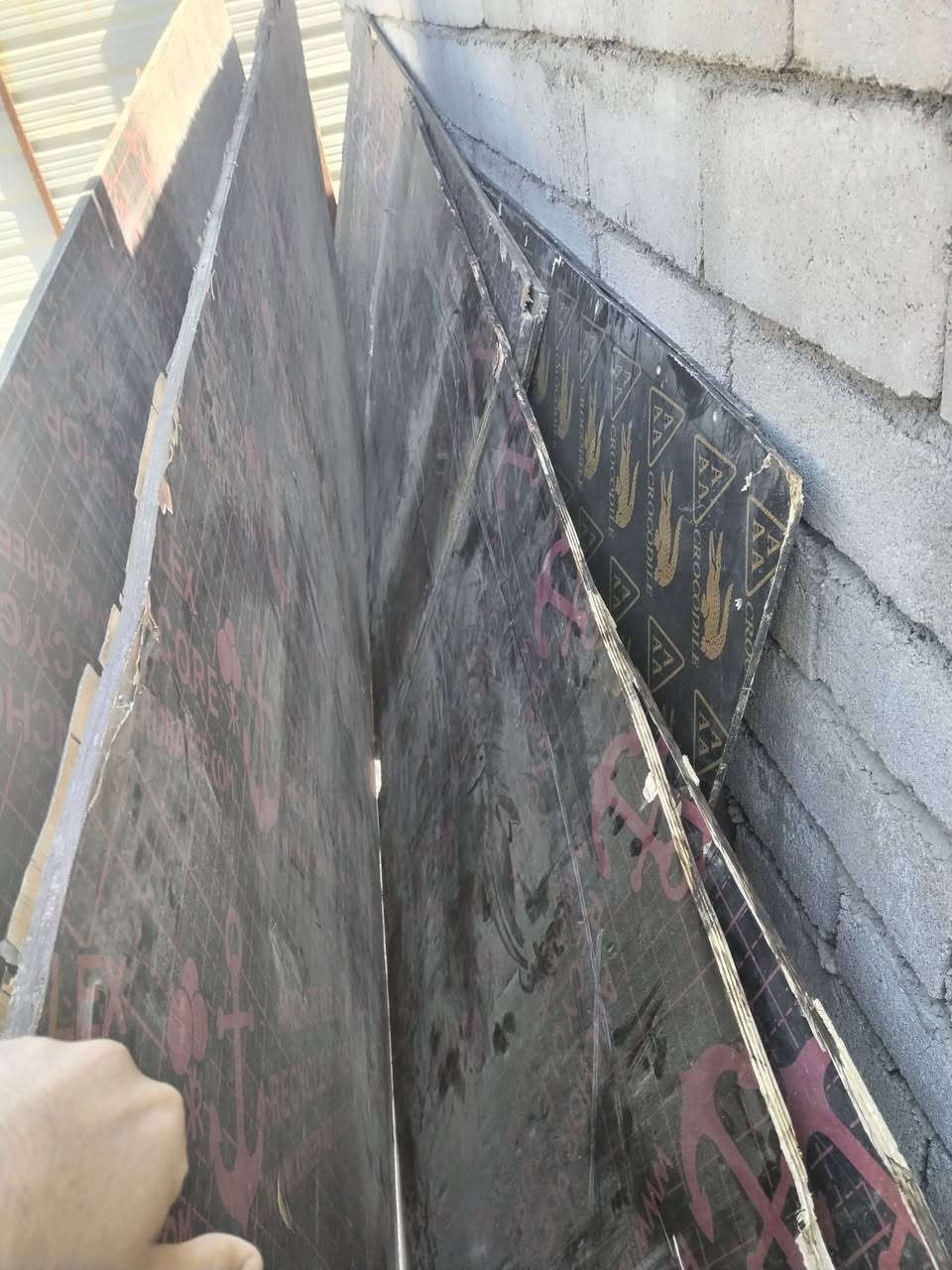 سلام عليكم خشب بلاويد عدد ٨ قيم واخذ مكاني قضاء المدينه الفتحيه ***********
