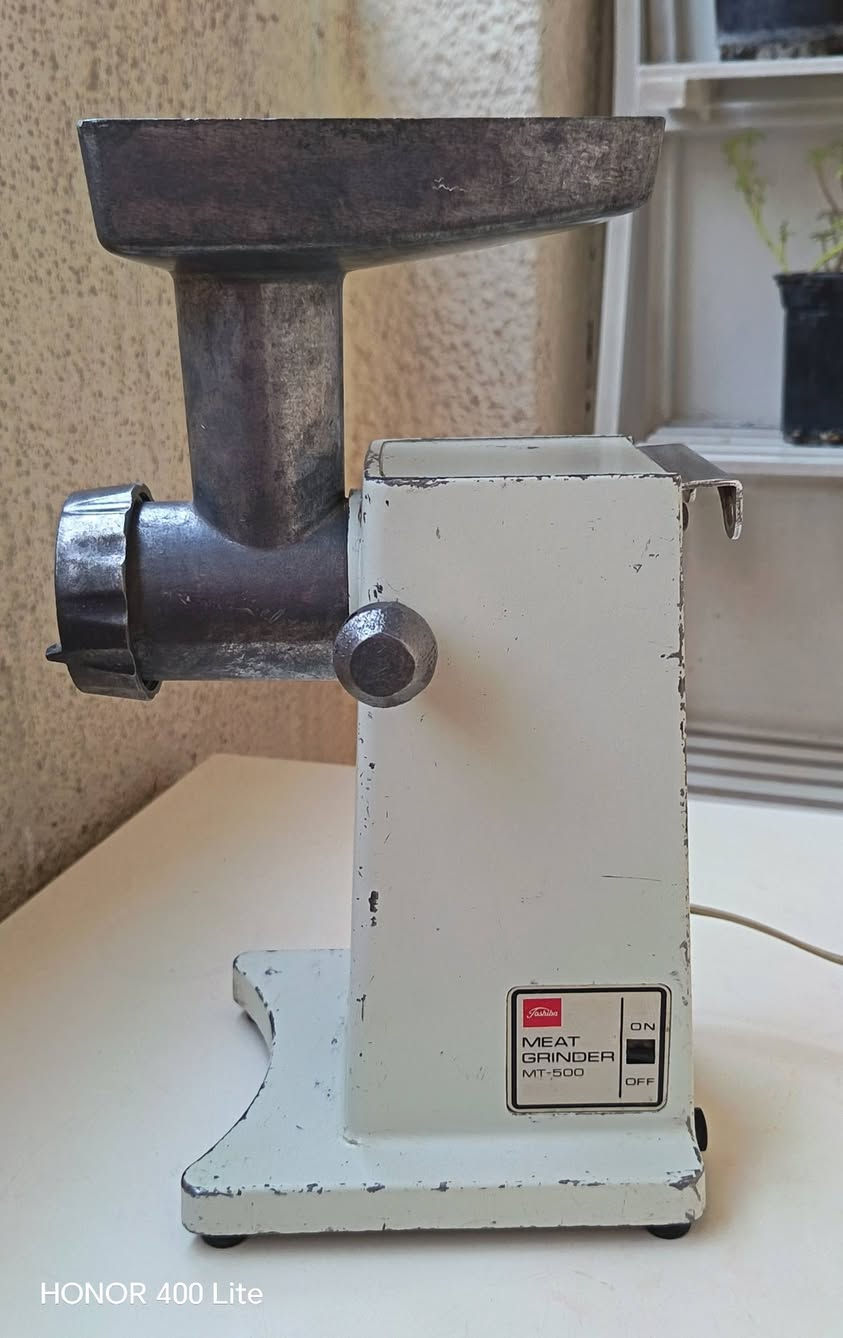 مثرامة لحم نوع توشيبا ياباني قديم نضيفة شغالة وعلى الفحص السعر ٣٥ وبي مجال المكان بغداد البياع للاستفسار خاص


**إذا كنت صاحب هذا الإعلان وتريد حذفه لأي سبب، رجاءا أرسل رسالة إلى الدعم الفني**