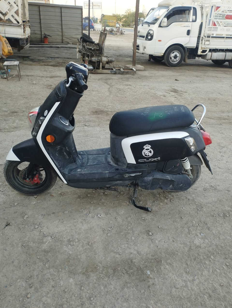 دراجه بوليس للبيع شغاله كلشي صاله خمس اشهر من طالعه من الرمبه  الون اسود طافي معدل وشلعه فول للاستفسار عل الرقم ***********
