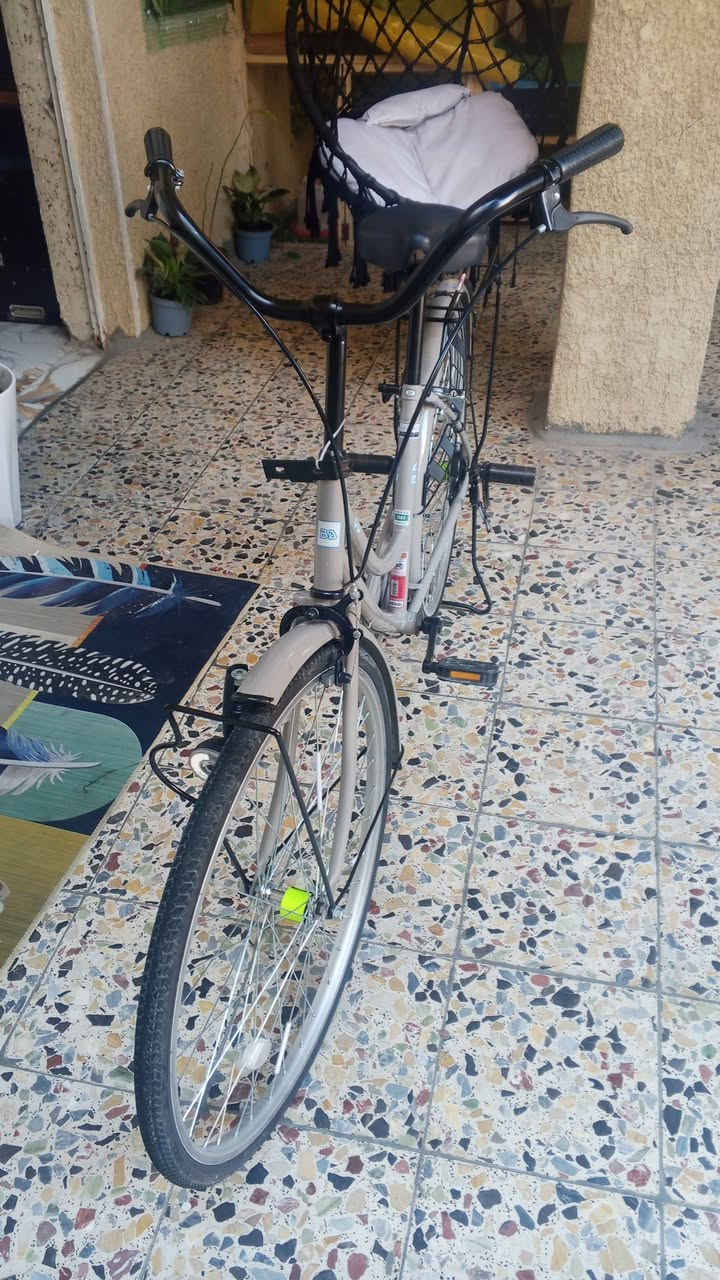 السلام عليكم شباب بيسكل بناتي موديل 2022 ضربه بالشامله مو هذا شخط بايسكل ياباني جديدا ما مستخدم هواي بالعافيه اللي ياخذه المكان بغداد مدينه الصدر والبايسكل كله مختم وهاي الضربه والشقه اجن اجينا من الحاوي بايسكل مو عندنا متشخط ومضروب تاريخ 2026/2/4 واللي يريده يطوله خاص الخاص مفتوح 24 ساعه


**إذا كنت صاحب هذا الإعلان وتريد حذفه لأي سبب، رجاءا أرسل رسالة إلى الدعم الفني**