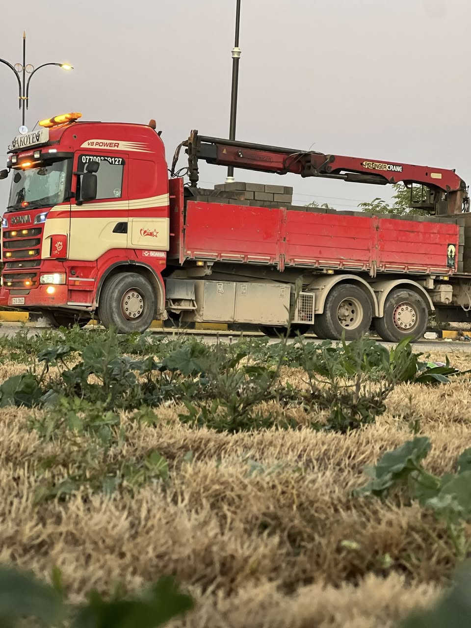 السلام عليكم سكانيه البيع 
موديل 2011دبل قماره 
سنكل ميكانيكي دوار 
كير محرك كله  بشرط 
محرك V8
أوتوماتيكي تخم تاير جديد 
ثلاجه 
سياره جهازه الشغل 
مكان صلاح الدين قضاء العلم 
***********
