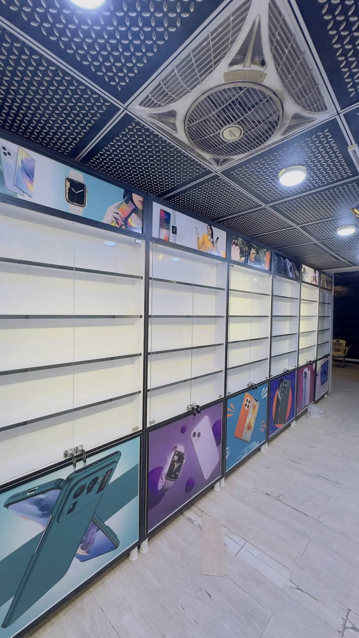 فاترينات MDF كافة الاحجام والقياسات مع اعلان ضوئي مستخدم نظيف للبيع لتواصل ***********
