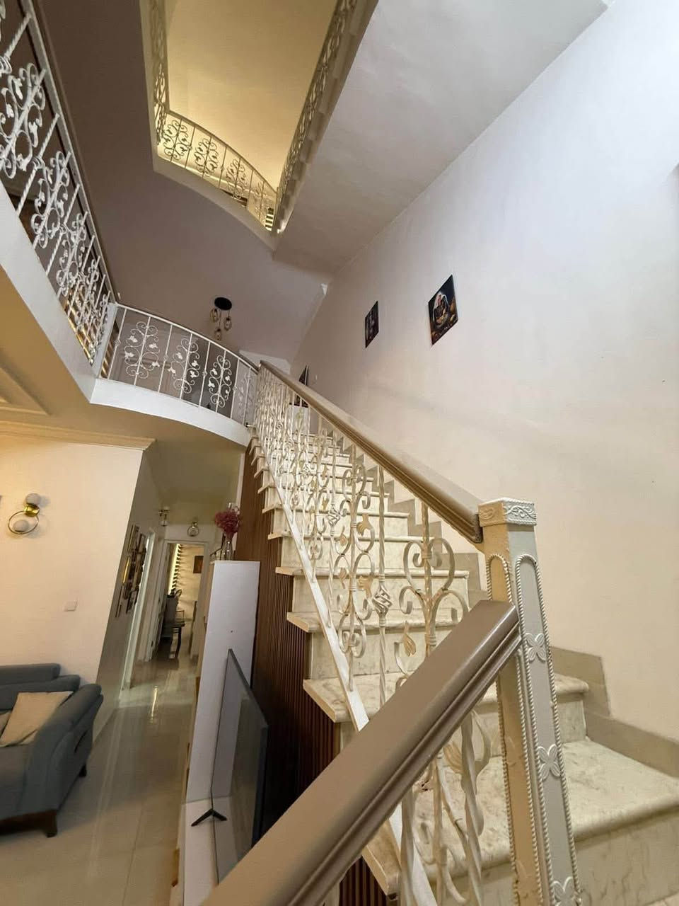 🔱 دار للبيع في الـكرادة بارك السعدون 🔱

🔺 المساحة 224  مـتـر

🛑 الواجهة  7،5  مـتـر

✨ ســنـد مـسـتـقـل ✔️

🔷 عرض شارع 20 متر ✔️

🏠 يحتوي الدار  على :

 كراج حديقة صالة وهول داخلي ومطبخ

وغرف نوم عدد 5 وغرفة غسيل وغرفة لوندري ومخزن

ــــــــــــــــــــــــــــــــــــــــــــــــــــــــــ

الـمـهـنـدس اسـامـة الــزيــدي 

***********

#نــســتــقــبـل كافة العروض العقارية 

بيع - شراء - ايجار - ادارة امـلاك - مقاولات عامة

‏‎‏‎


**إذا كنت صاحب هذا الإعلان وتريد حذفه لأي سبب، رجاءا أرسل رسالة إلى الدعم الفني**