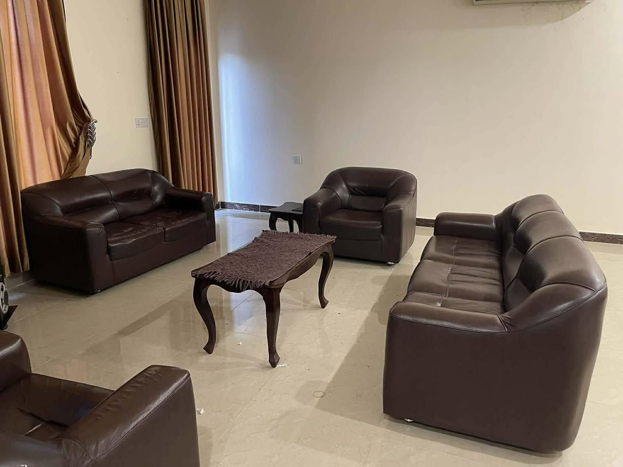 اغراض للبيع 
غرفه نوم ٢٥٠ بيها مجال بسيط
ميز طعام ٧٠
تخم ٣٠٠
ميز تلفاز ٦٥
ثلاجة٤٠٠ 
فرن ١٥ 
مكان بغداد للتواصل *********** واتساب
