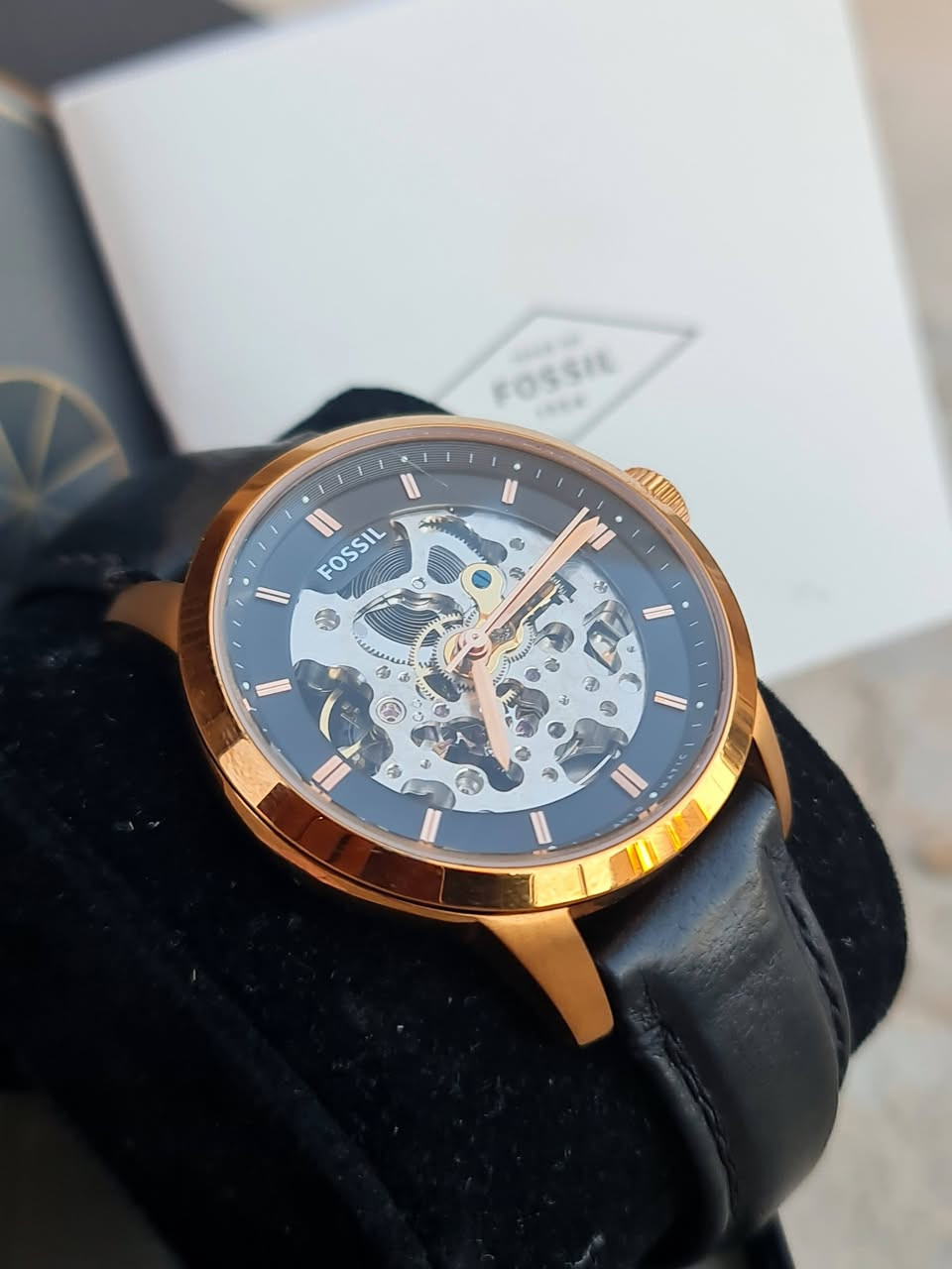 قطعة فخمة لعشّاق الساعات الميكانيكية 🚨

⌚ FOSSIL AUTOMATIC – Skeleton Design

إذا بدك ساعة تعكس ذوقك وهيبتك بنفس الوقت… هاي هي الاختيار الصح 🔥 

✨ التفاصيل الكاملة:

⚙️ الماكينة: أوتوماتيك (تشتغل على حركة اليد – بدون بطارية) 

🖤 الوجه: Skeleton مكشوف – تشوف حركة الماكينة بشكل فاخر 

🏆 الخامة: ستانلس ستيل مقاوم للصدأ

🎨 اللون: أسود مع تفاصيل ذهبي/روز تعطي فخامة عالية

 السير: جلد أصلي مريح وأنيق

💧 مقاومة الماء: 5ATM (مناسبة للاستخدام اليومي) 

📏 الحجم: تقريباً 42–44 ملم (مقاس مثالي على اليد

سعرها جديد بحدود ٣٠٠ دينار 

للبيع بسعر مغري 🔥🔥
والله يبارك لصاحب النصيب 🌹🌹

للتواصل على الرقم التالي او على الخاص يرجى 0795472588 

✨️يرجى متابعة الصفحه لكي يوصلكم كل ما هو جديد ✨️⌚️


**إذا كنت صاحب هذا الإعلان وتريد حذفه لأي سبب، رجاءا أرسل رسالة إلى الدعم الفني**